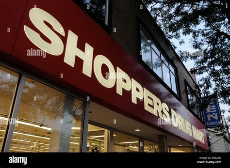 shoppers drug mart queen east.